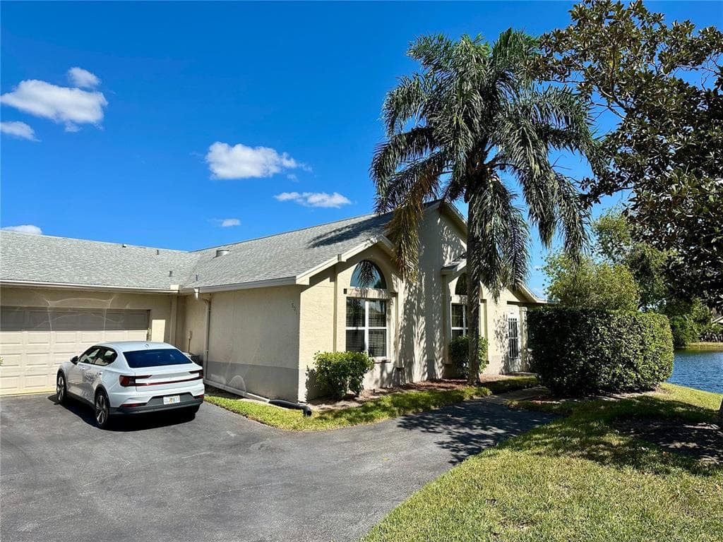 801 SILVERTHORN LANE photo 1