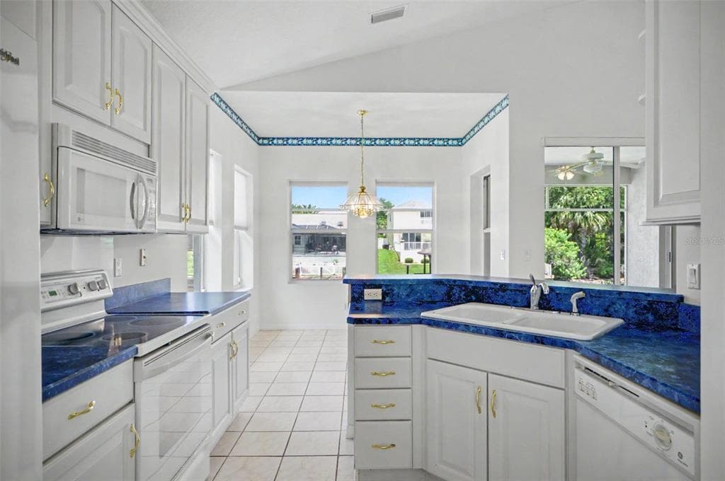 40 COLUMBIA LANE photo 8