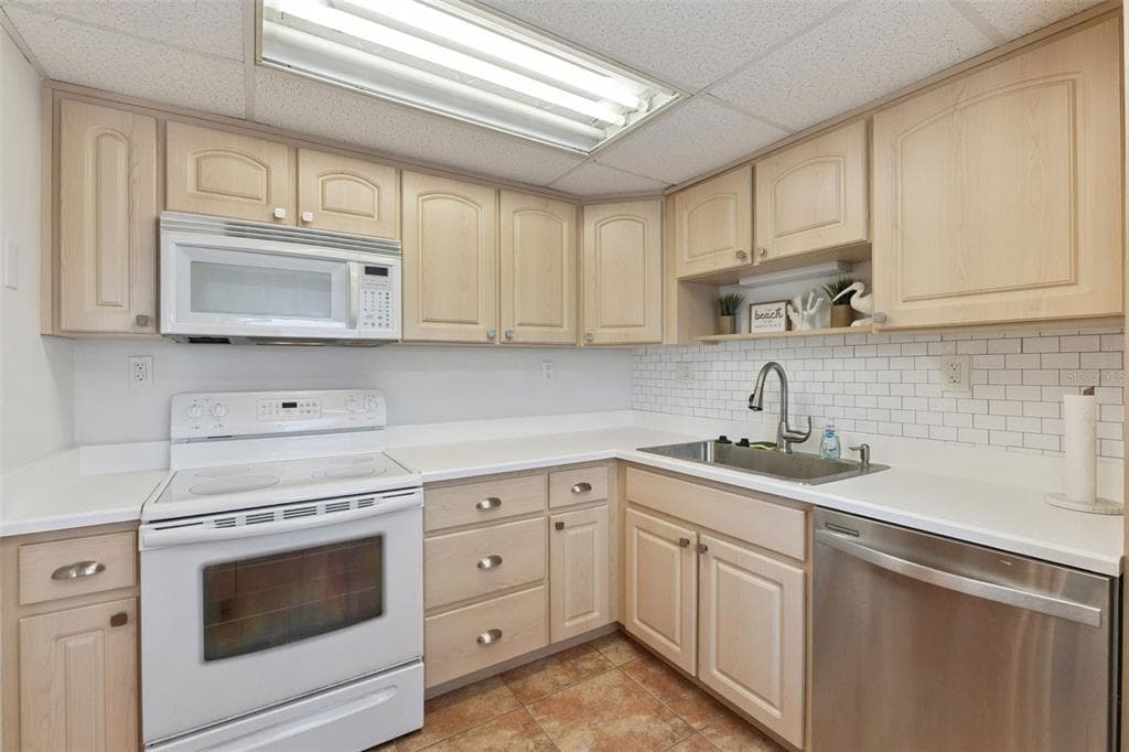 315 N CAUSEWAY B302 photo 9