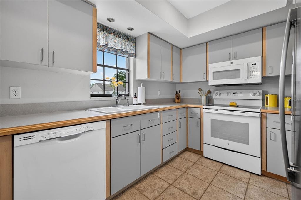 2490 HERON TERRACE #F203 photo 6