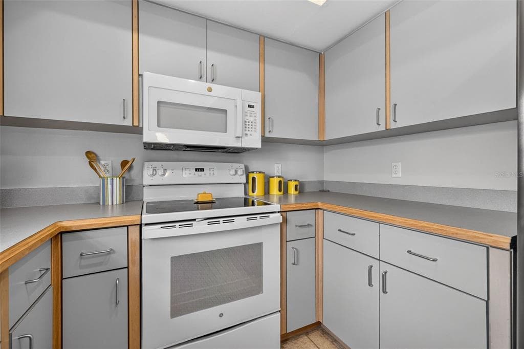 2490 HERON TERRACE #F203 photo 8