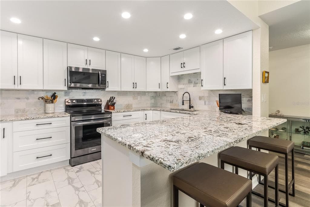 4 BELLEVIEW BOULEVARD 205 photo 4