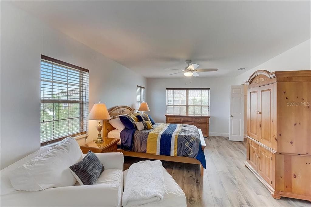 2424 BAY DRIVE 2424/2426 photo 18