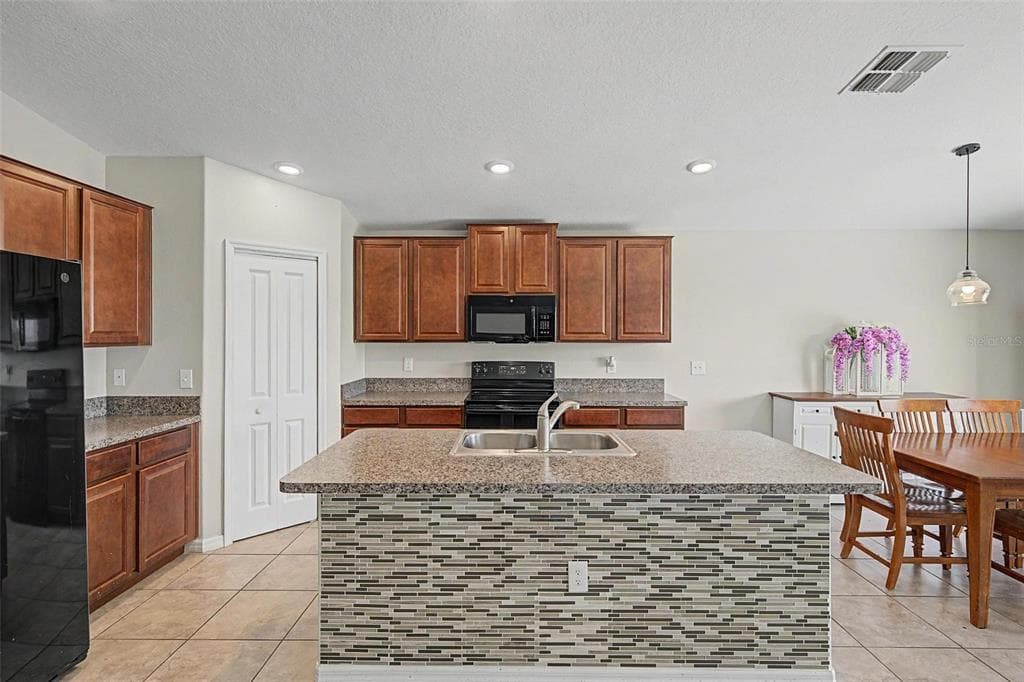 9625 SAGE CREEK DRIVE photo 10