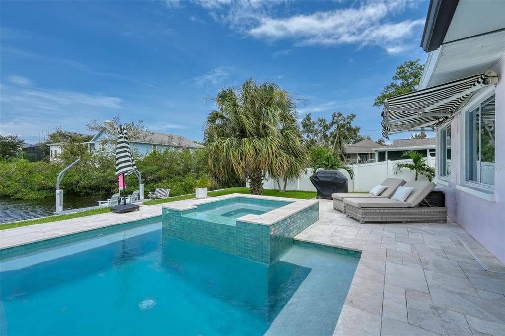 223 PINECREST DRIVE photo 6