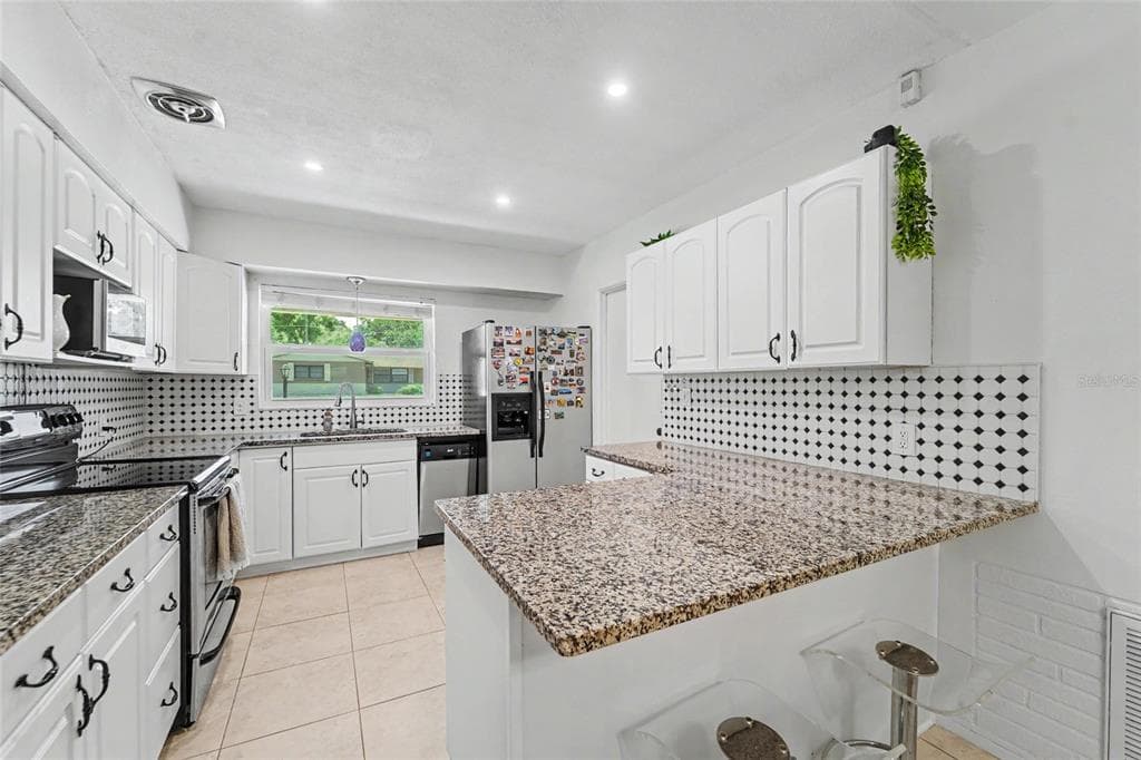 8879 LAKEWOOD DRIVE photo 12