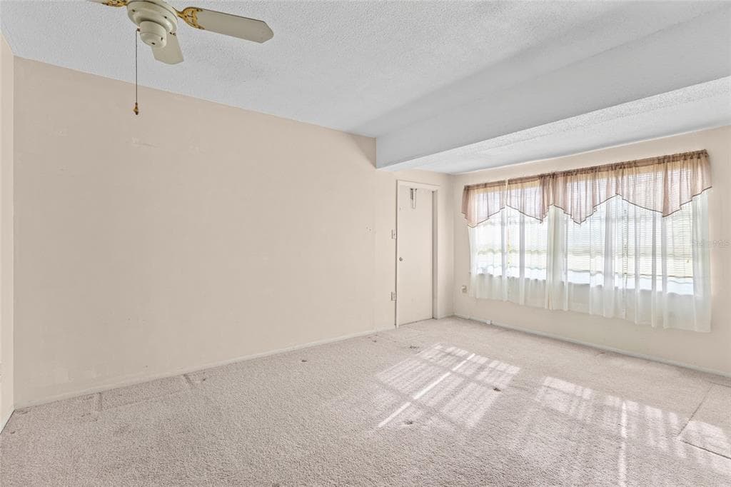 5702 ESPANOLA AVENUE photo 13
