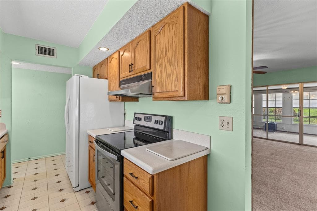 5702 ESPANOLA AVENUE photo 4