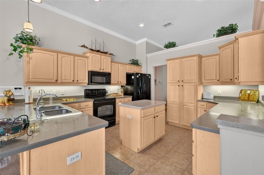 720 NORTHWEST SNUG HARBOR ROAD photo 9