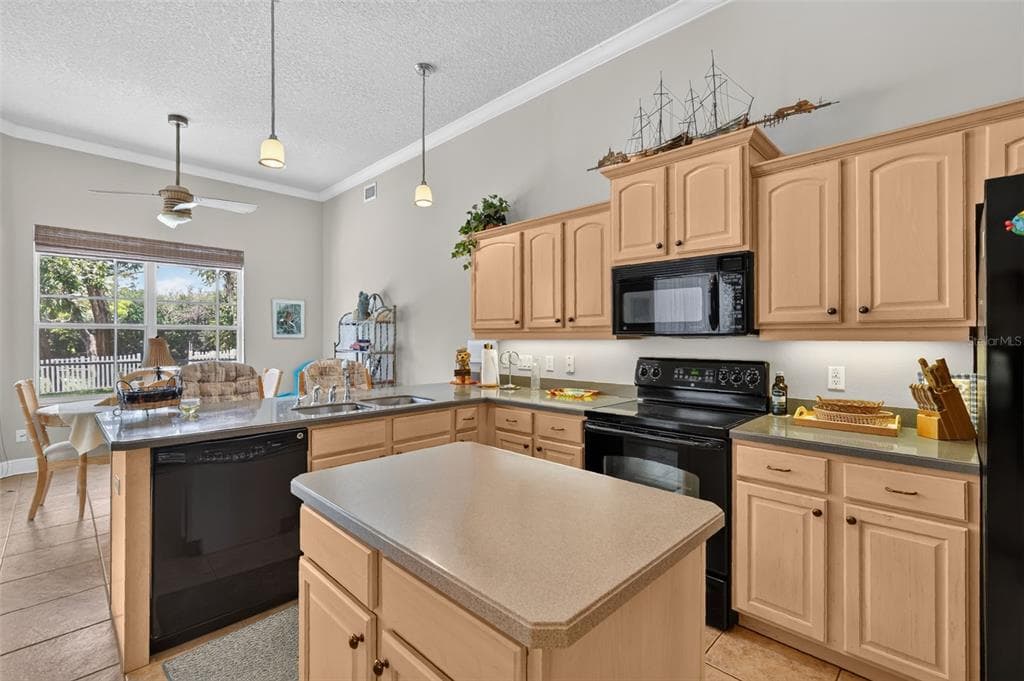 720 NORTHWEST SNUG HARBOR ROAD photo 8