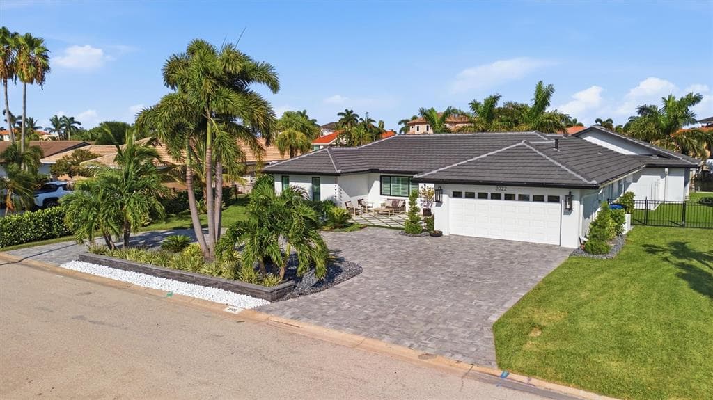2022 HAWAII AVENUE NE photo 1