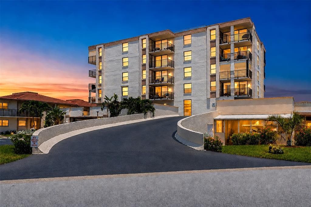 6145 SUN BOULEVARD 306 photo 2