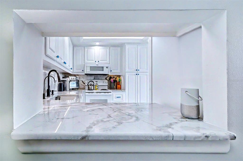 6145 SUN BOULEVARD 306 photo 16