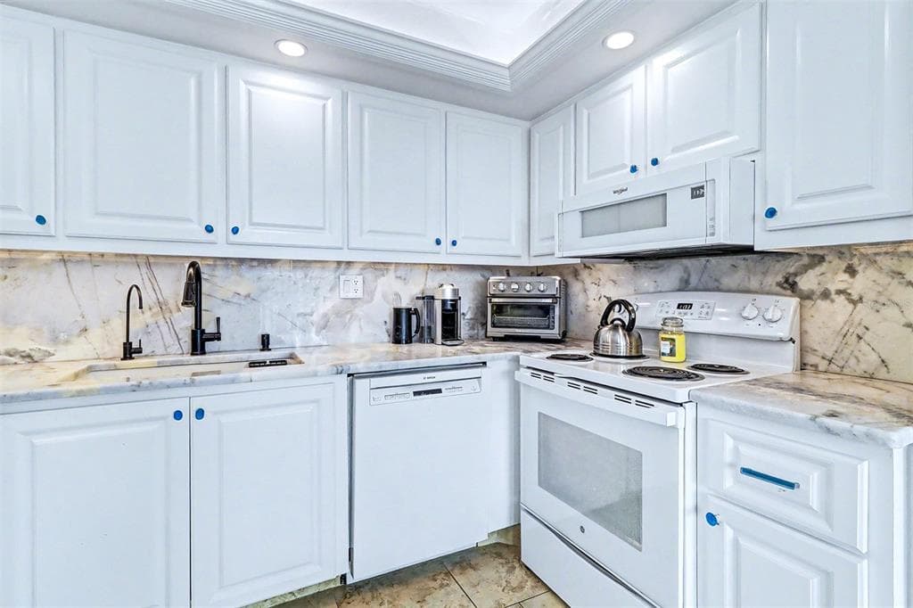 6145 SUN BOULEVARD 306 photo 14