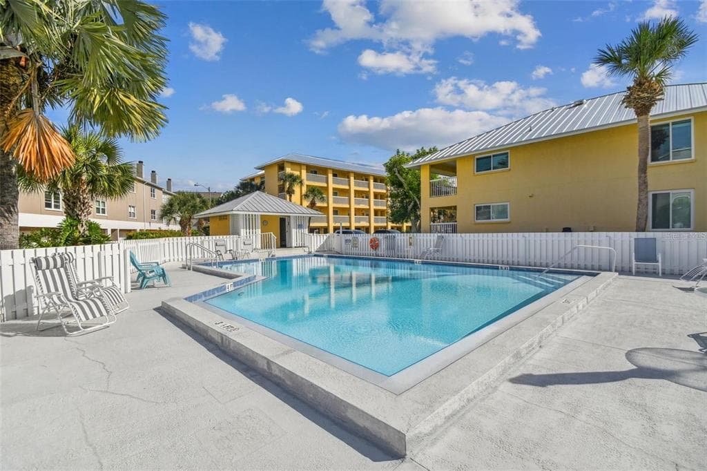 1125 PINELLAS BAYWAY S 302 photo 3