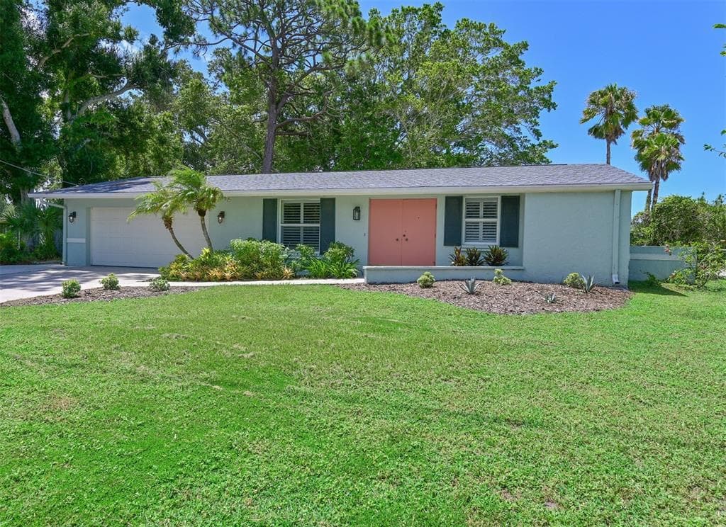 3472 QUEENS STREET photo 1