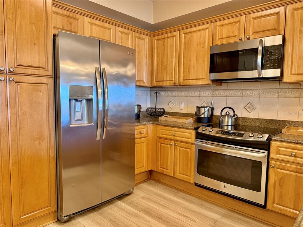 200 OCEAN CREST DRIVE 408 photo 11
