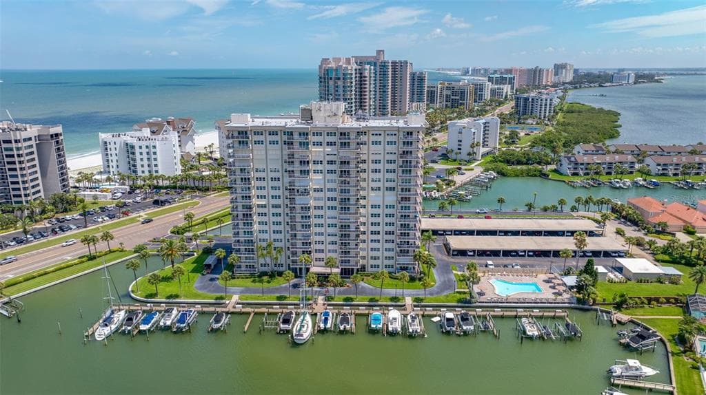1621 GULF BOULEVARD 501 photo 2