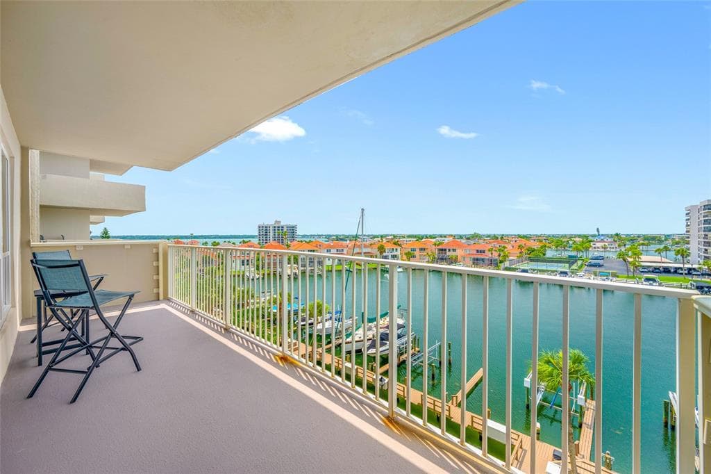 1621 GULF BOULEVARD 501 photo 6