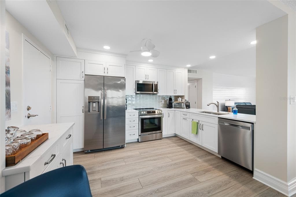 1621 GULF BOULEVARD 501 photo 17