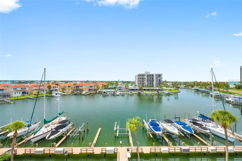 1621 GULF BOULEVARD 501 photo 7