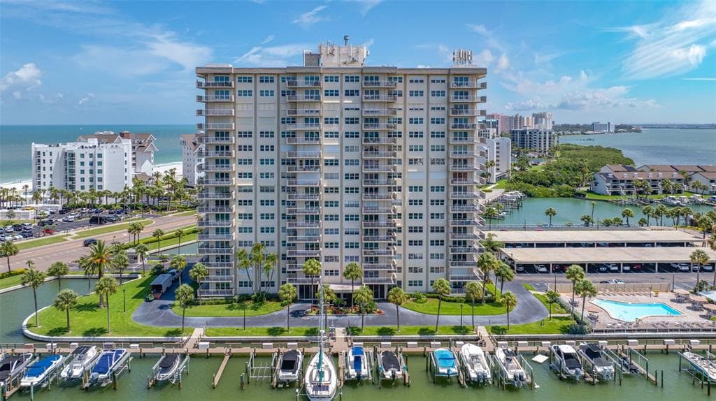 1621 GULF BOULEVARD 501 photo 3