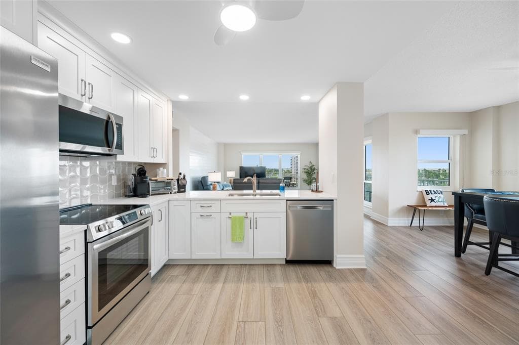1621 GULF BOULEVARD 501 photo 20