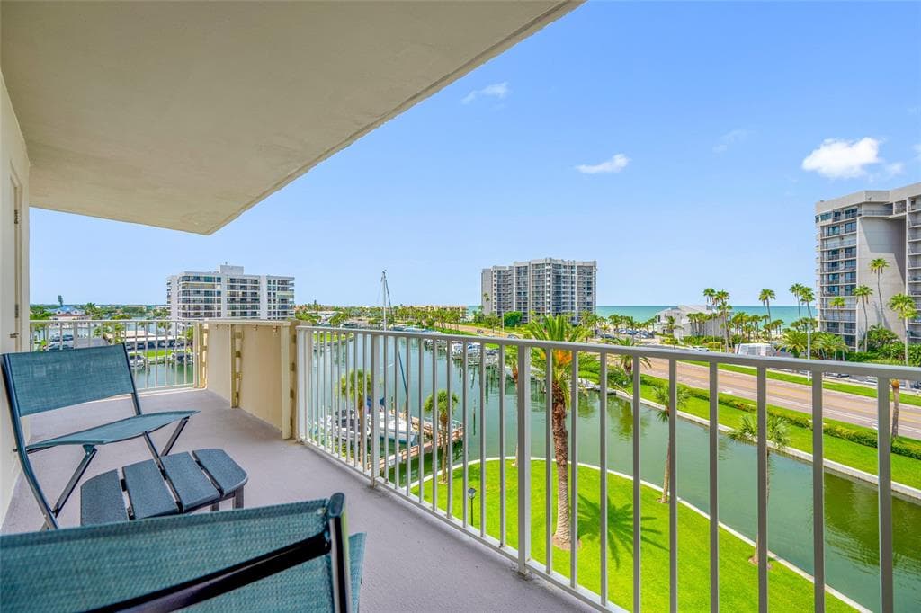 1621 GULF BOULEVARD 501 photo 10