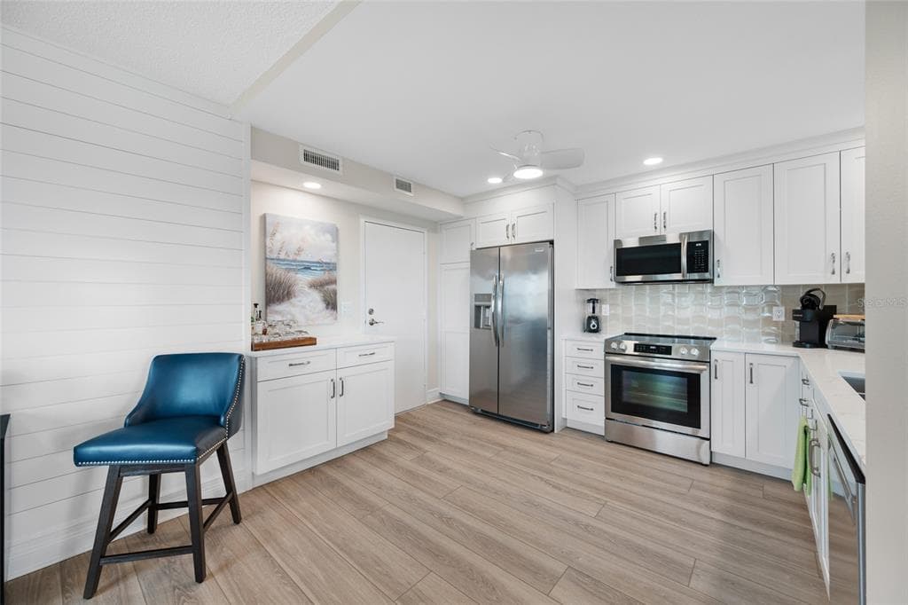 1621 GULF BOULEVARD 501 photo 18