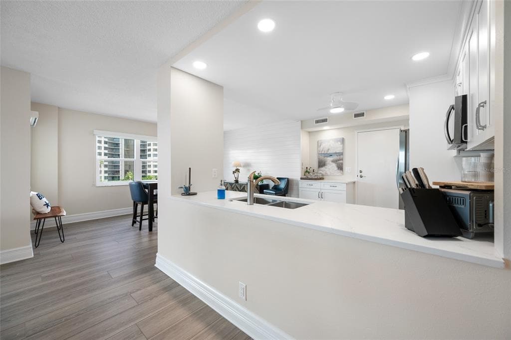 1621 GULF BOULEVARD 501 photo 15