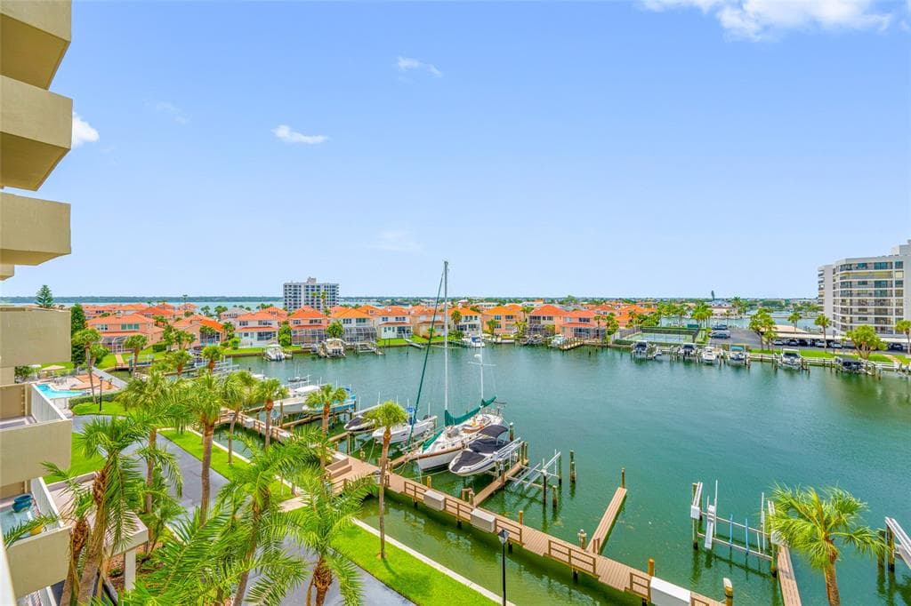 1621 GULF BOULEVARD 501 photo 8