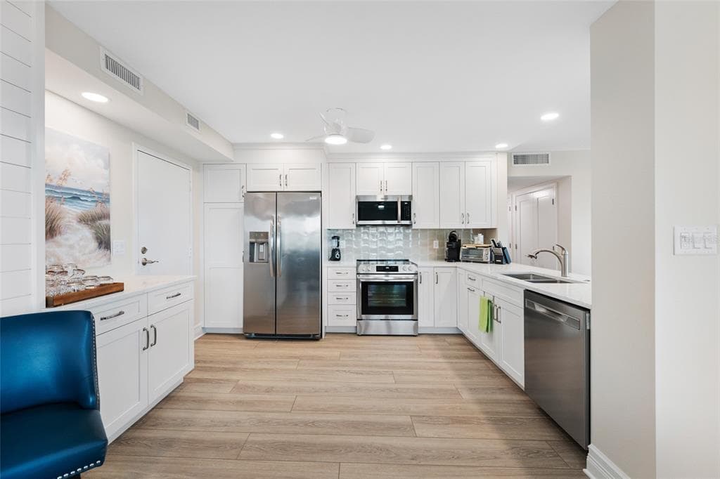 1621 GULF BOULEVARD 501 photo 21