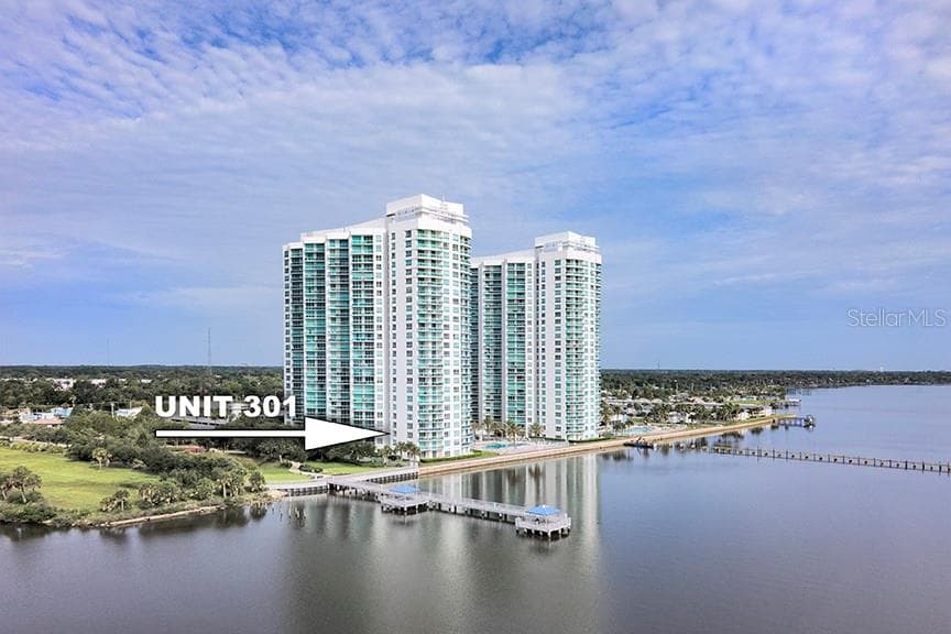 231 RIVERSIDE DRIVE 301-1 photo 2