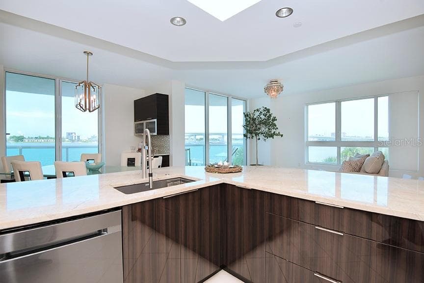231 RIVERSIDE DRIVE 301-1 photo 3