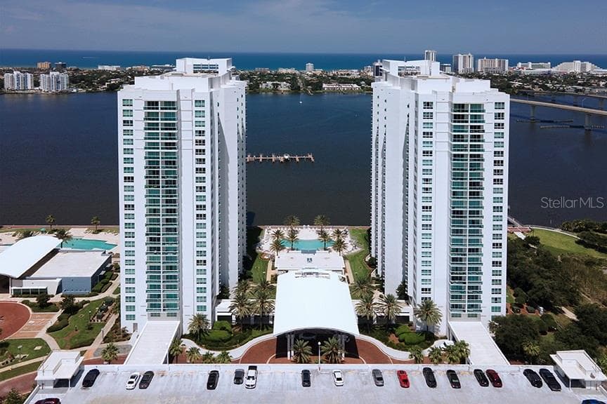 231 RIVERSIDE DRIVE 301-1 photo 1