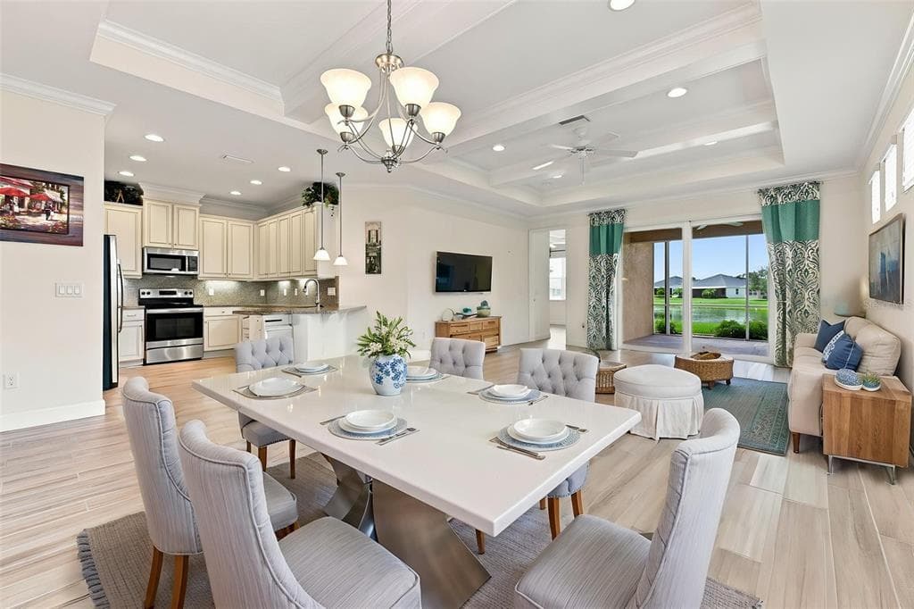 623 CHIPPER DRIVE photo 4