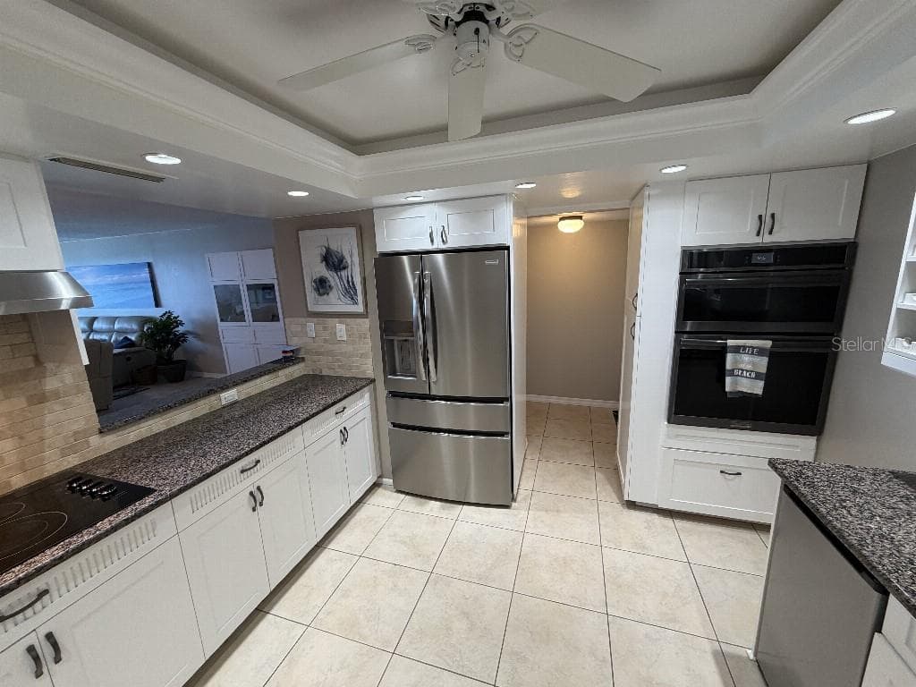 17920 GULF BOULEVARD 803 photo 11