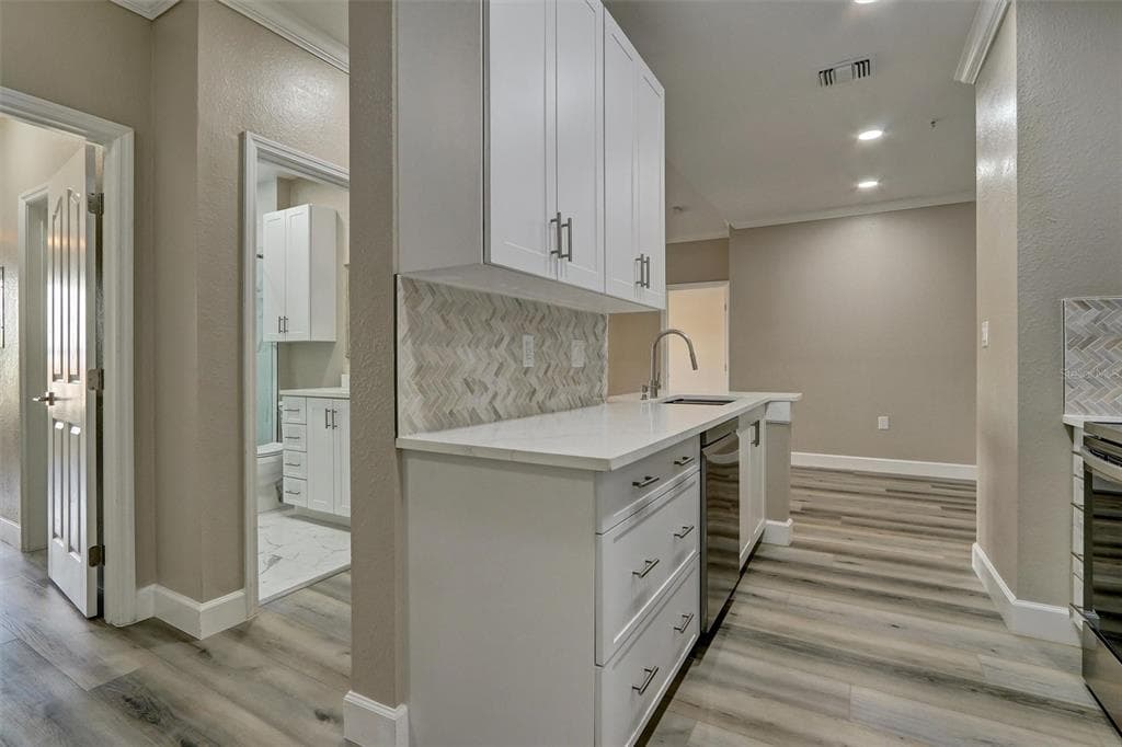 5000 CULBREATH KEY WAY 4-306 photo 2