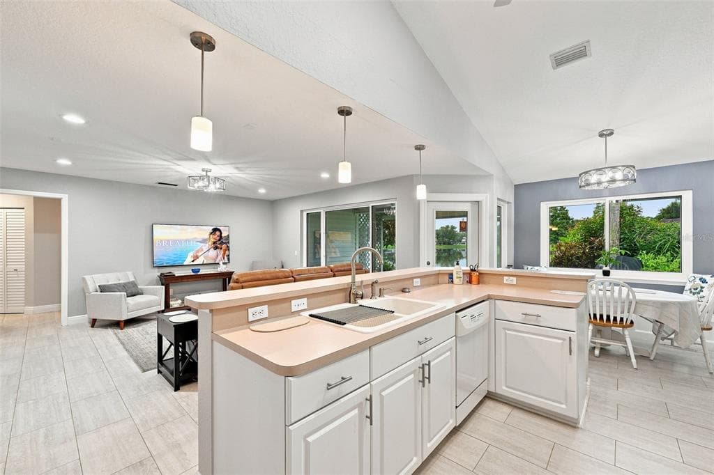 1821 LAKE HERON DRIVE photo 8