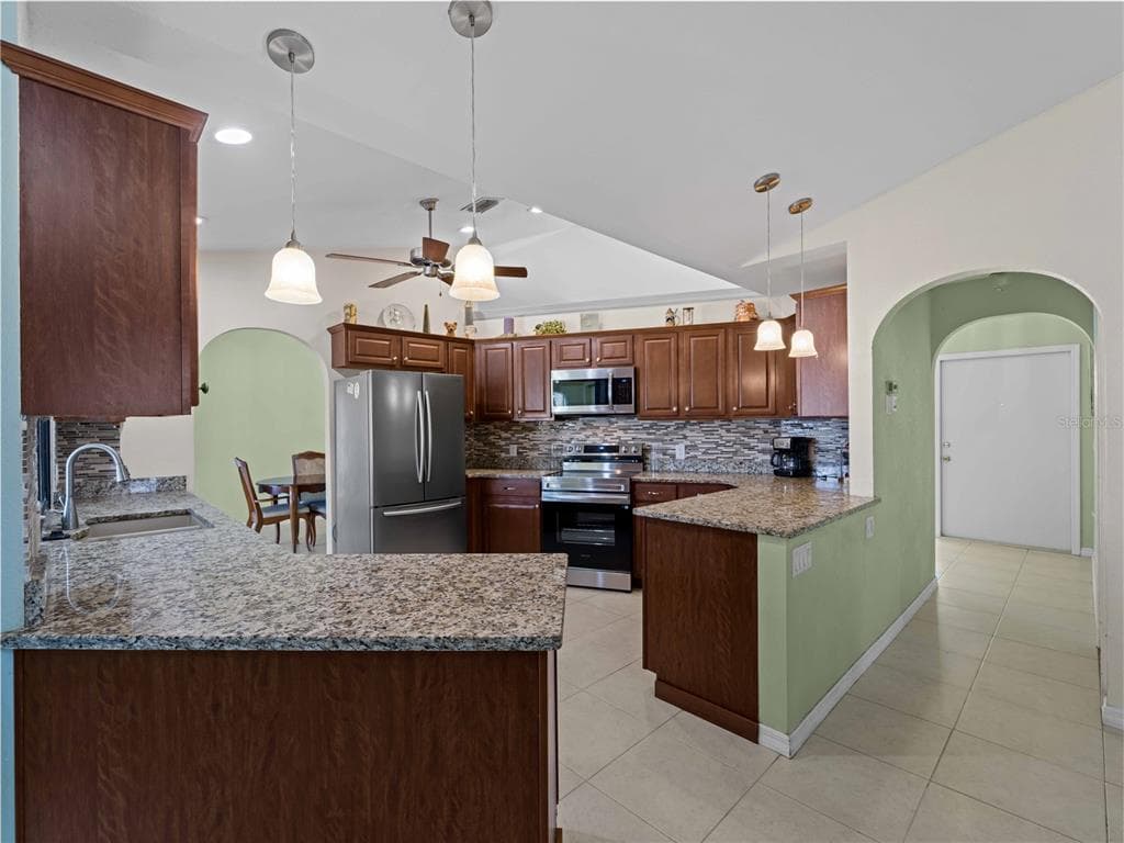 3370 DOVER DRIVE photo 7