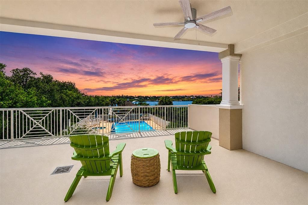 19519 GULF BOULEVARD 202 photo 3