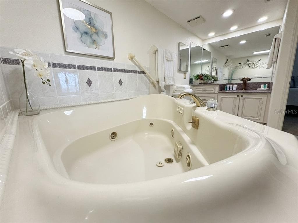 4620 BAY BOULEVARD 1112 photo 19
