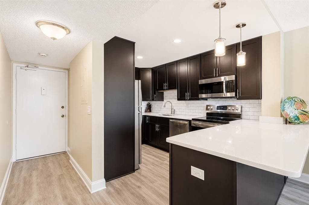 51 ISLAND WAY 311 photo 6