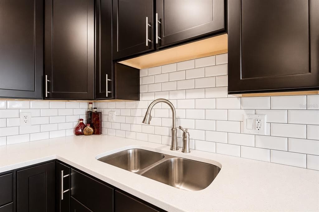 51 ISLAND WAY 311 photo 8