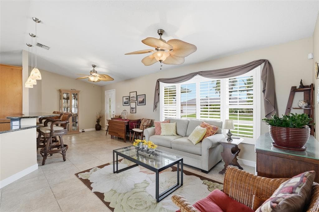 365 BELAIRE COURT photo 5