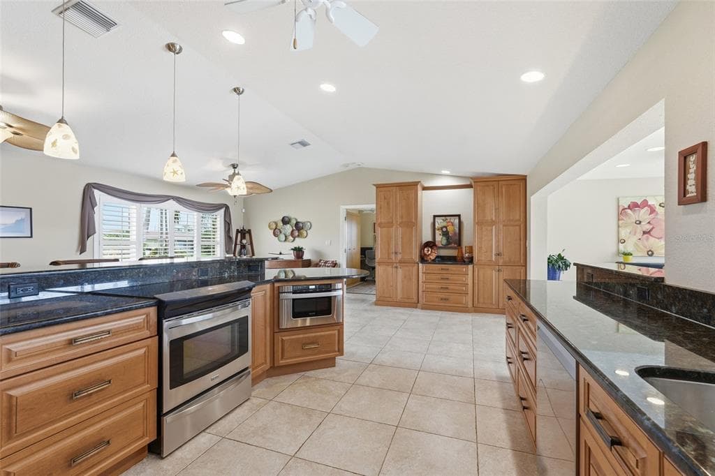 365 BELAIRE COURT photo 10