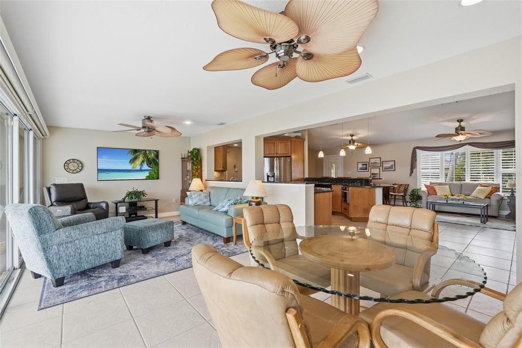 365 BELAIRE COURT photo 11