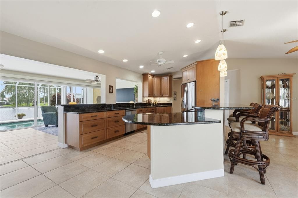 365 BELAIRE COURT photo 8
