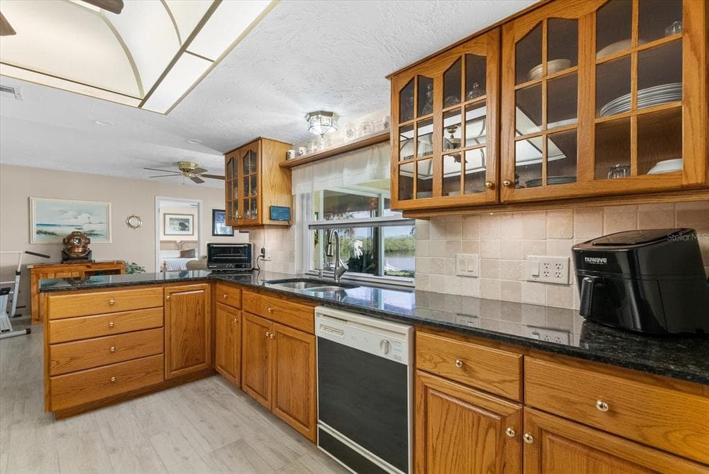 5206 18TH AVENUE E photo 10