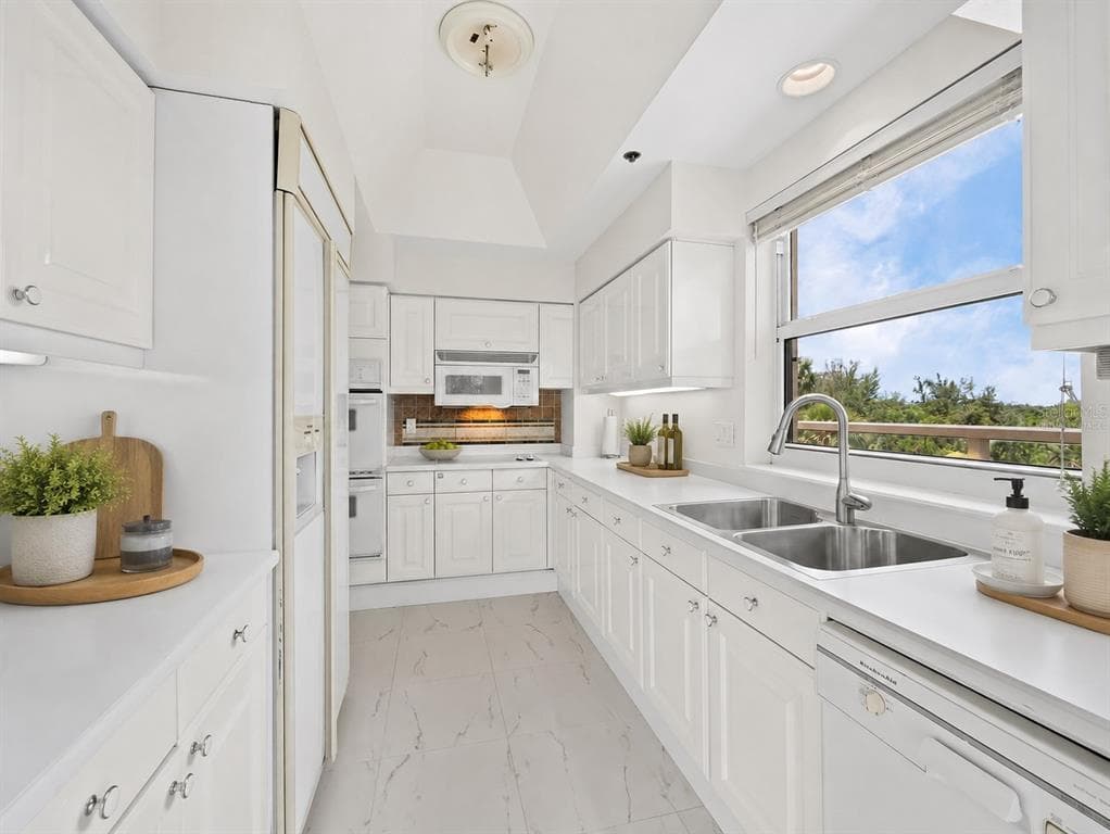 3080 GRAND BAY BOULEVARD 512 photo 18